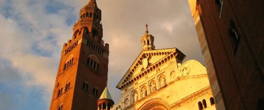 scorcio della facciata del Duomo con il Torrazzo